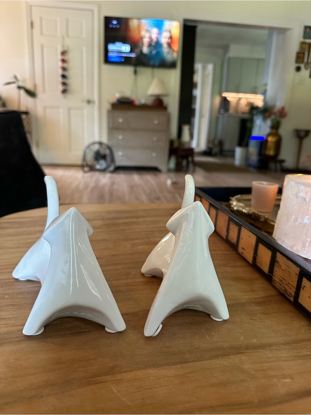 White Ceramic minimalist Cat Figurine Pair ring holder decor - Picture 6 of 9